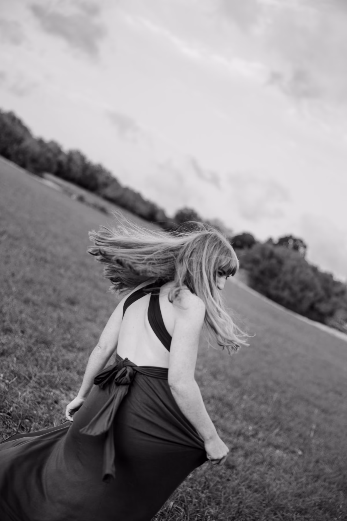Schwarz-weiß-Stimmung, Wind in offenen Haaren