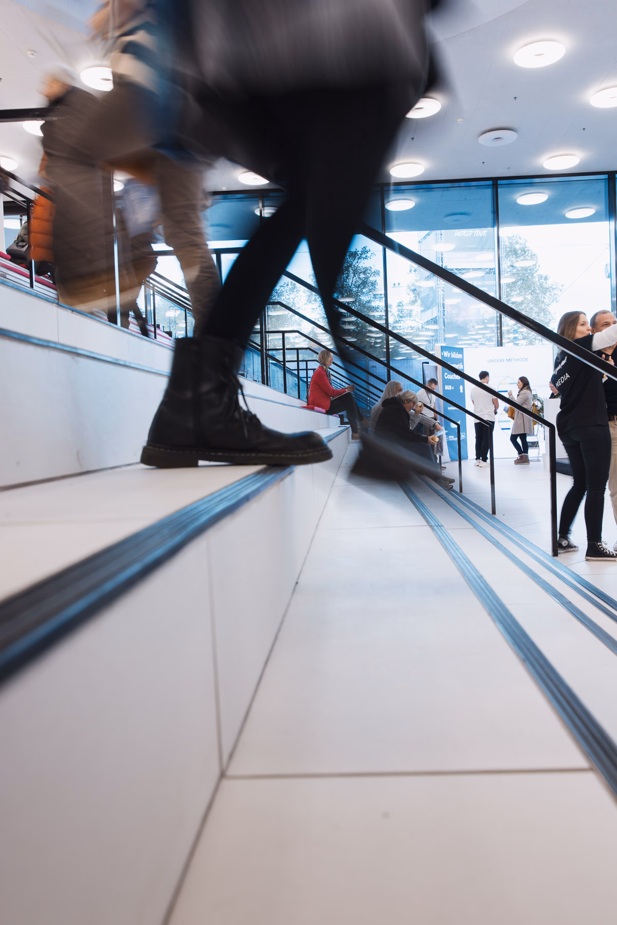 Bewegungsunschärfe auf der Treppe im Foyer